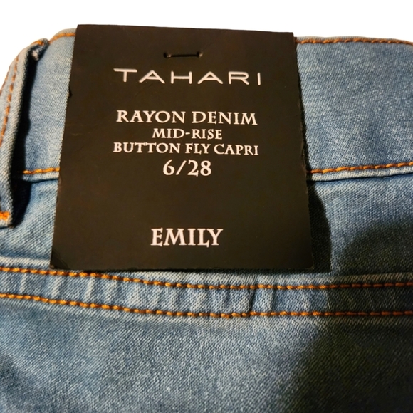 TAHARI Emily Mid-Rise Glacier Wash Button Fly Capri Size 6 - Picture 2 of 5